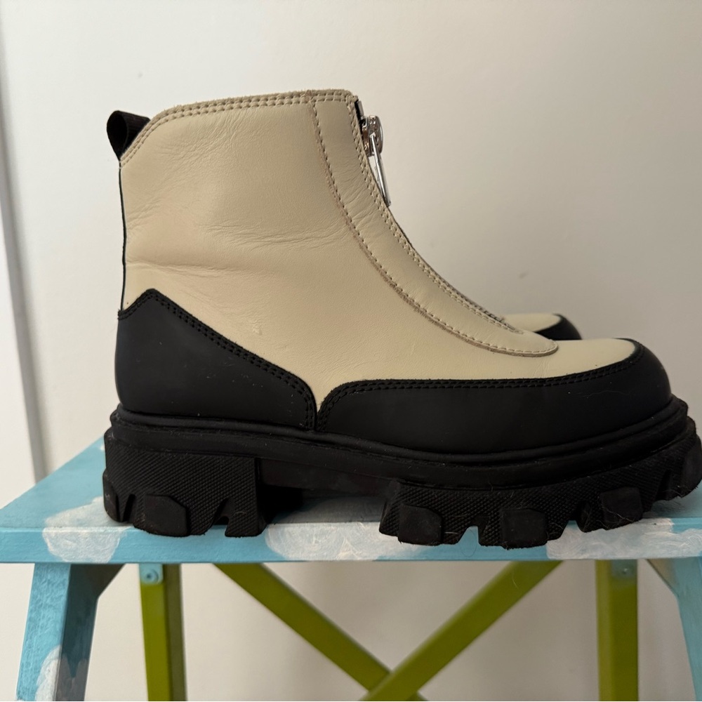 GANNI POLIDO ANKLE  BOOT - EGRET - Picture 3 of 5